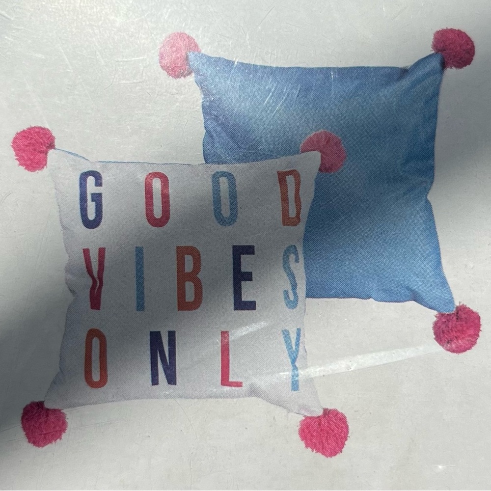 NWT Indoor Outdoor Pillow Cover With Tassels